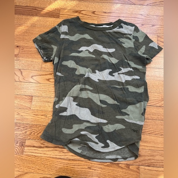 Bundle of 3 Women’s Short Sleeve Camo Tees Size S/M PINK Victoria’s Secret - Picture 6 of 7